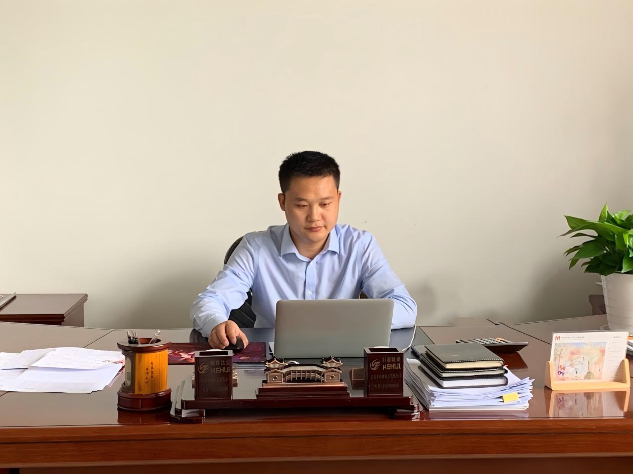 我公司總經(jīng)理熊自強(qiáng)被評為“隨州市勞動(dòng)模范和先進(jìn)工作者”