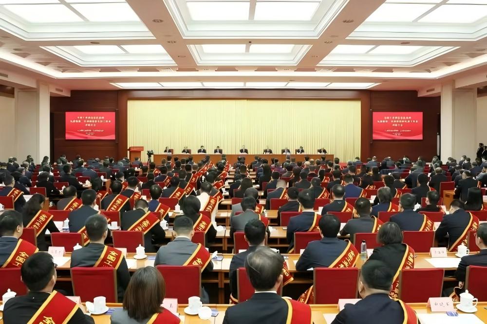 董事長熊俊杰榮獲“全國工業(yè)和信息化系統(tǒng)勞動模范”稱號！